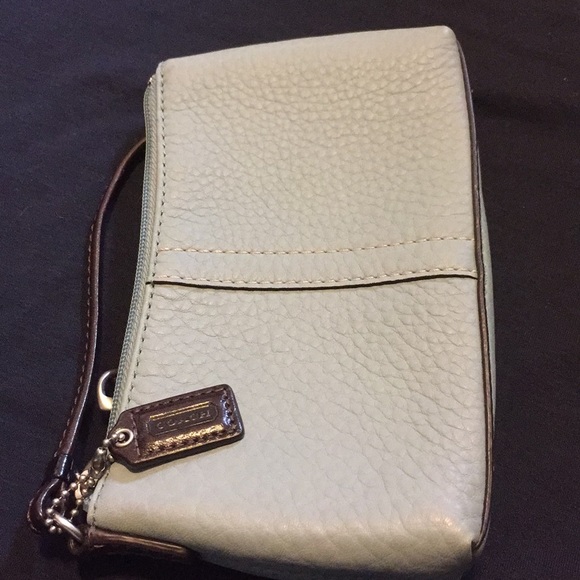 Coach wristlet - Picture 3 of 3